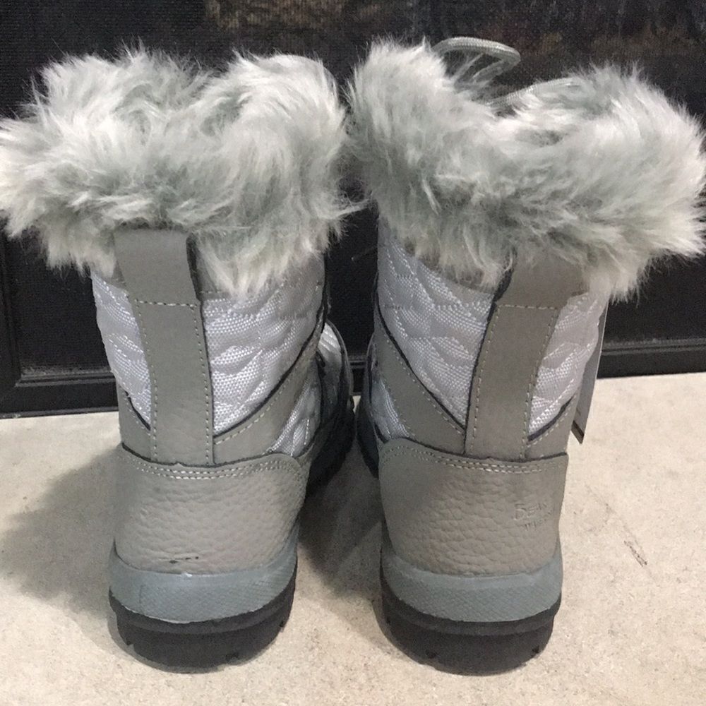 BearPaw Youth Size 1 Winter Snow Boot, Grey & Charcoal, Width: M, Waterproof - Picture 5 of 8